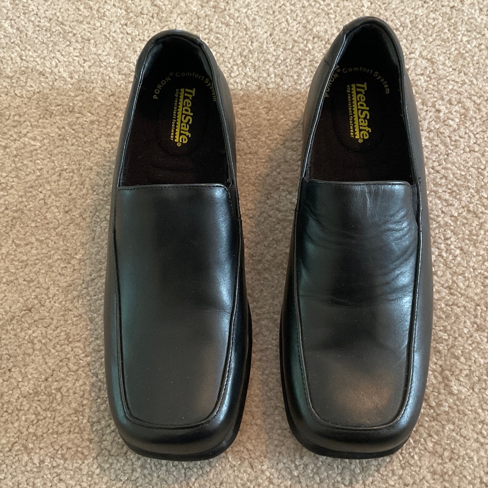 size 7, tred safe shoes, non slip bottoms - Picture 2 of 8